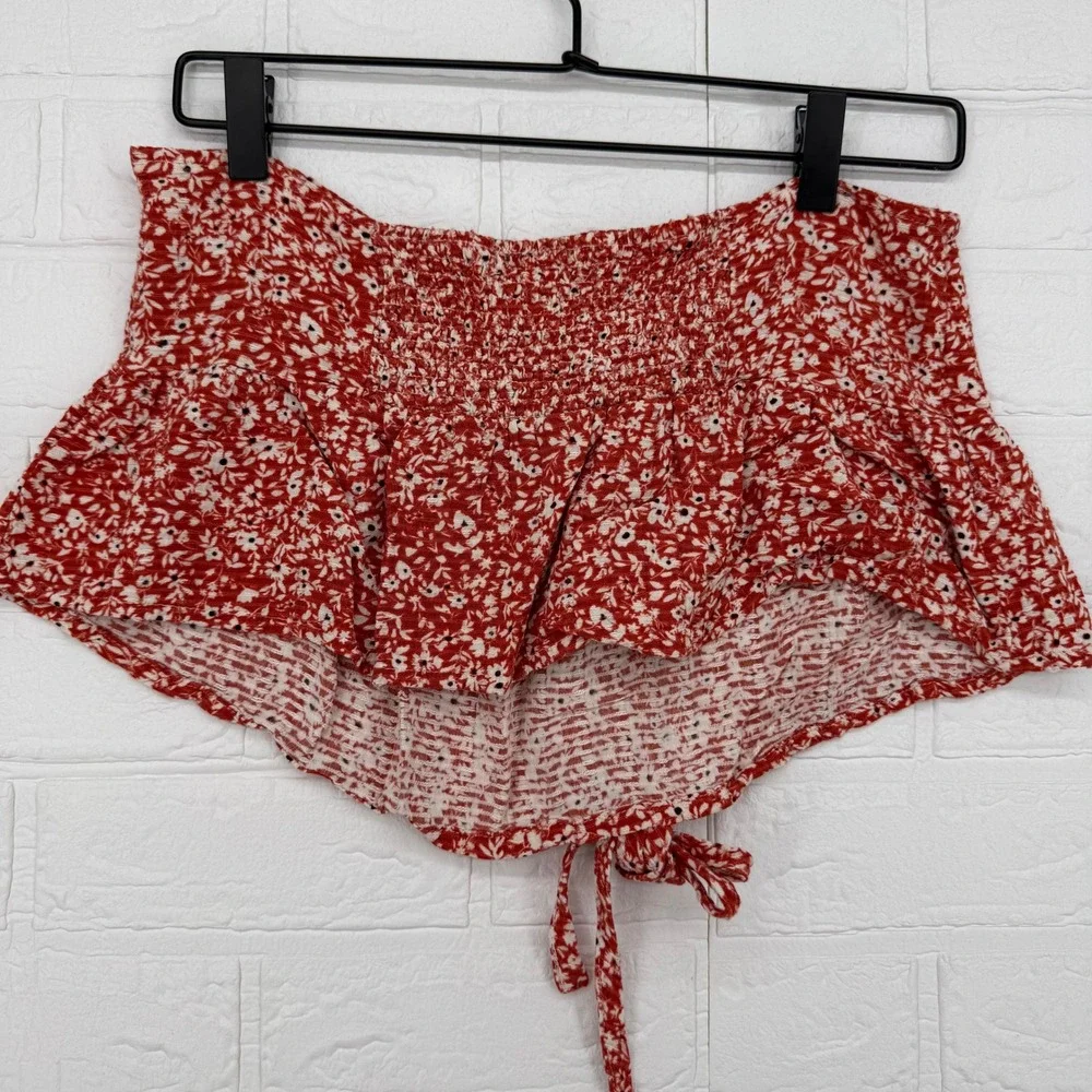 RSQ Floral Crop Top Women Large Red White Daisy Tie Front Smocked Ruffle Hem